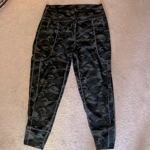 Fabletics camo cropped joggers size L